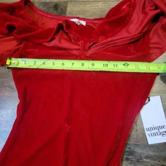 NWT Unique Vintage Off-the-Shoulder Red Velvet Dress Size Small - Picture 6 of 9
